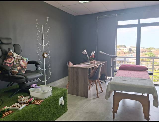 66M² BUSINESS CENTRE FOR SALE IN BALLITO DISTRICT